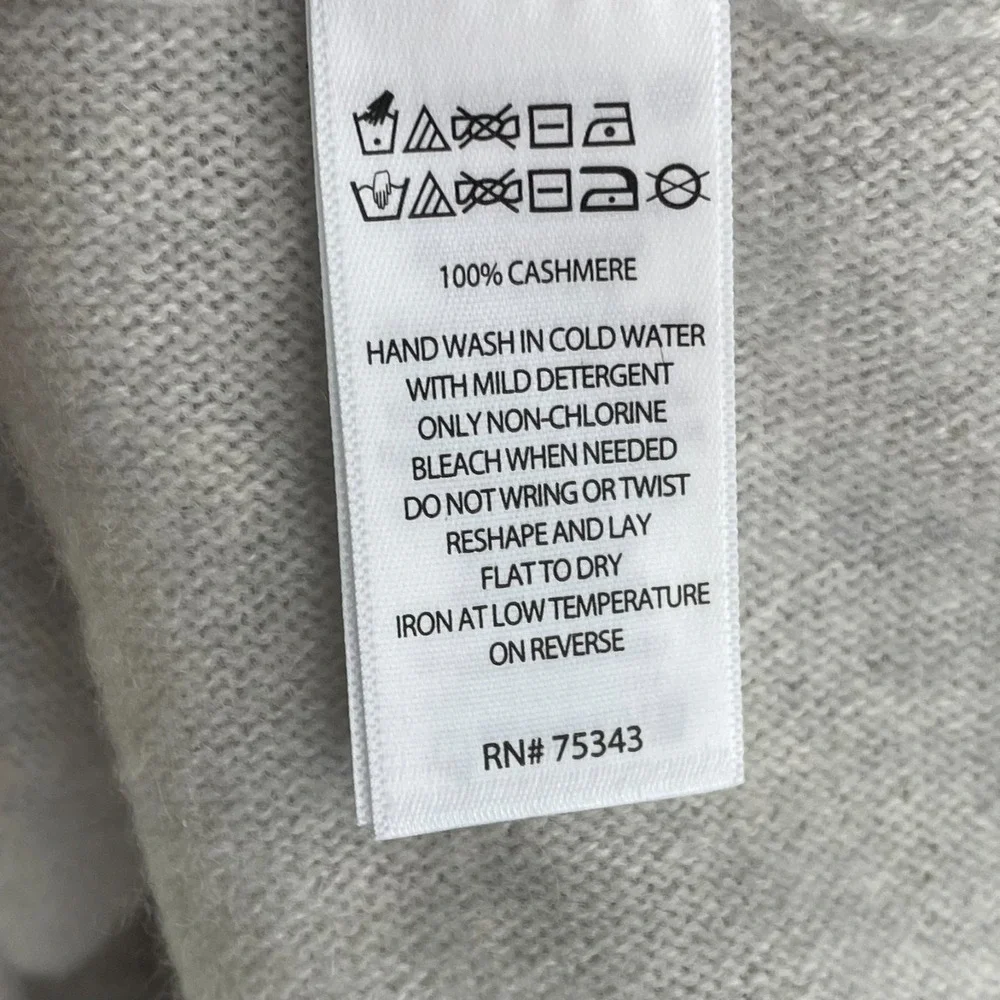 Tahari 2-Ply Cashmere Boatneck‎ Sweater Large Light Gray Knit Top